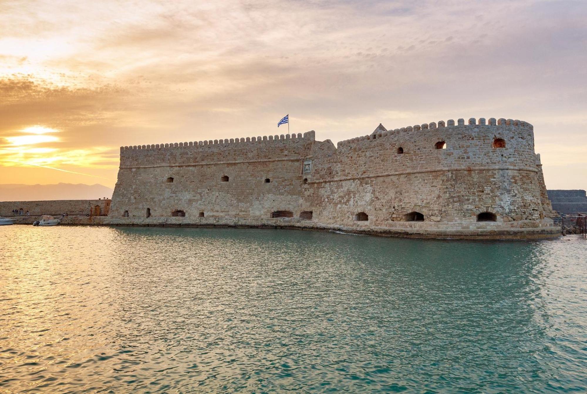 Holiday House Heraklion Deluxe エクステリア 写真