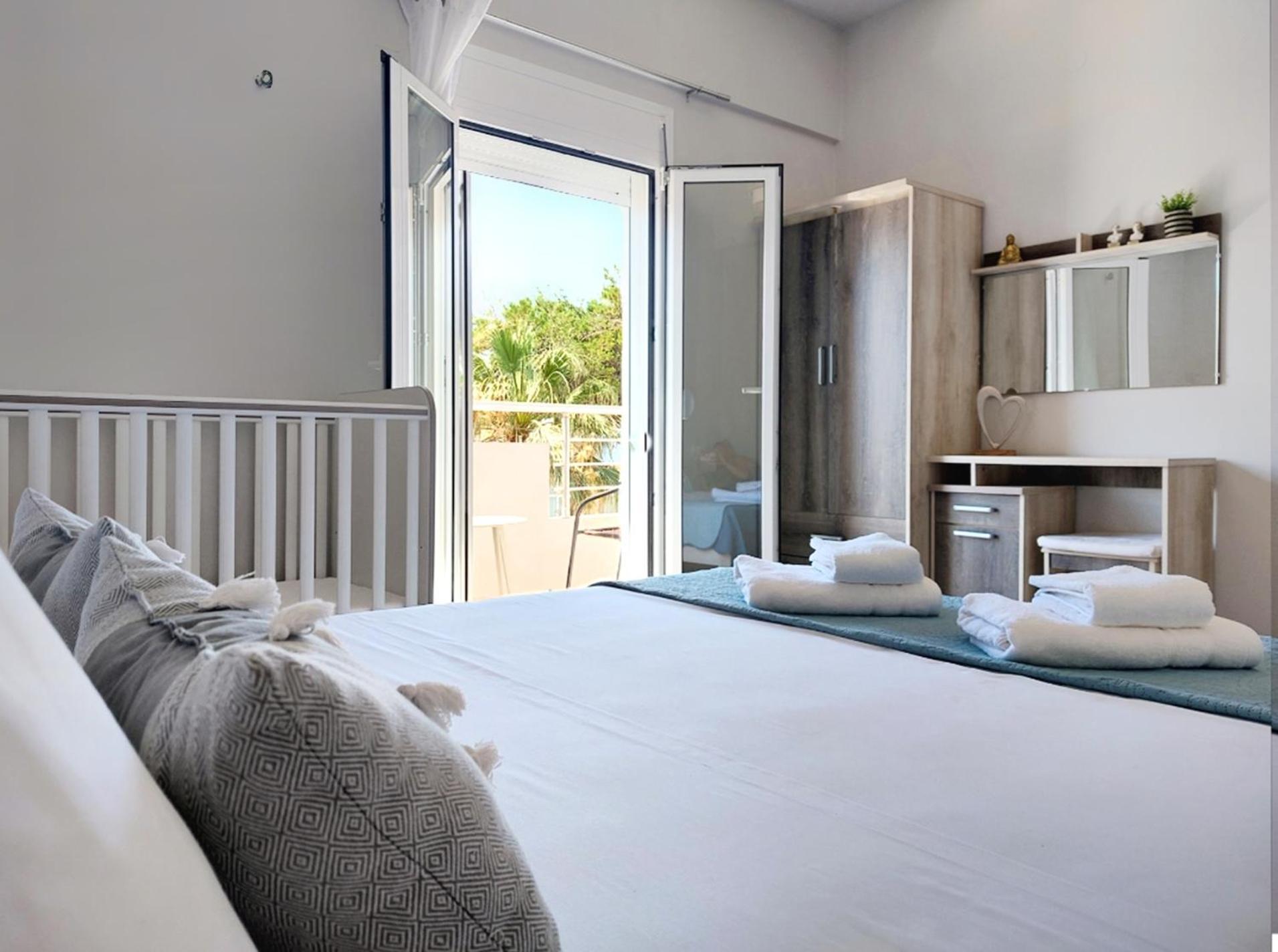 Holiday House Heraklion Deluxe エクステリア 写真